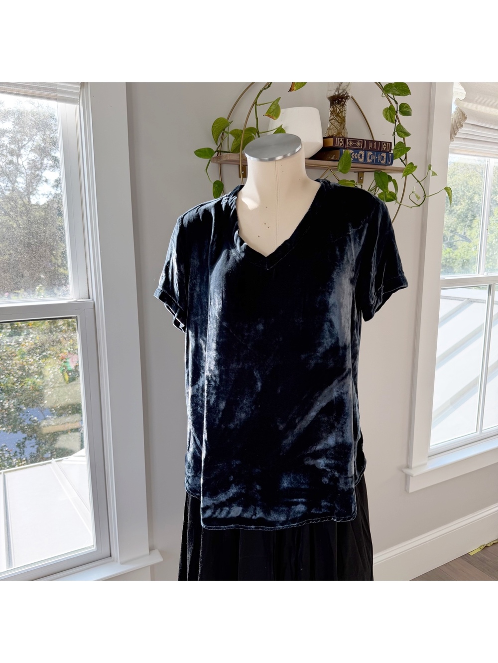 Bella Dahl Black Velvet Short Sleeve V-Neck T-Shirt Size Small